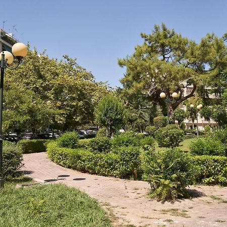Urban Heights 3Bd Apt, Next To Hilton Atenas Exterior foto